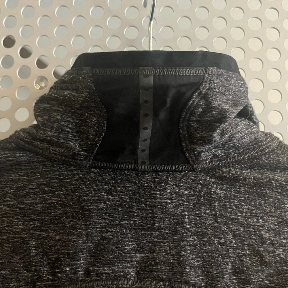 Lululemon Women’s 1/2 Zip Pullover Running Top Size 4 in Static Charcoal - Picture 6 of 8